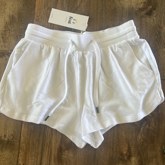 NWT Feat Womens Treecell Short White Super Soft Size Medium - Picture 3 of 7